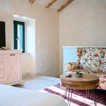 Bottega 4*
