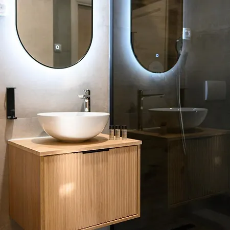 Bottega 4*